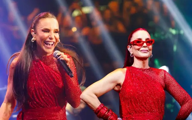 Ivete Sangalo faz festa em show no Camarote Bar Brahma no desfile das campeãs, em São Paulo
