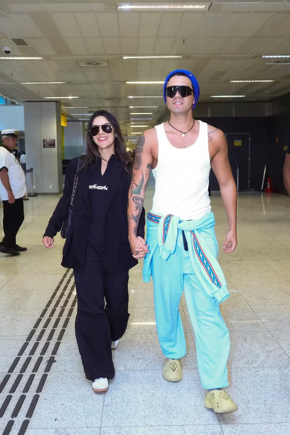 Luan Santana e Jade Magalhães desembarcando em São Paulo