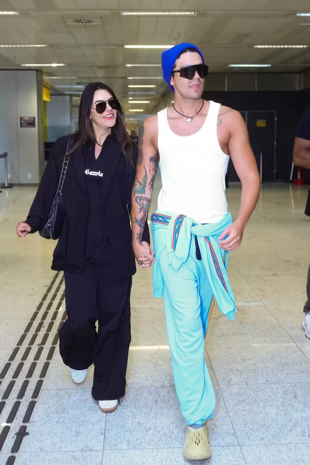 Luan Santana e Jade Magalhães desembarcando em São Paulo