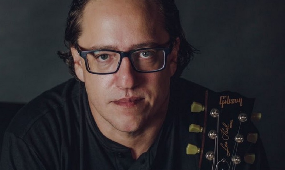 Ouça “O Papel”, música de Daniel Siebert