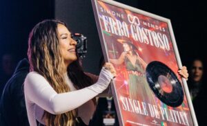 Simone Mendes conquista disco de platina em Portugal