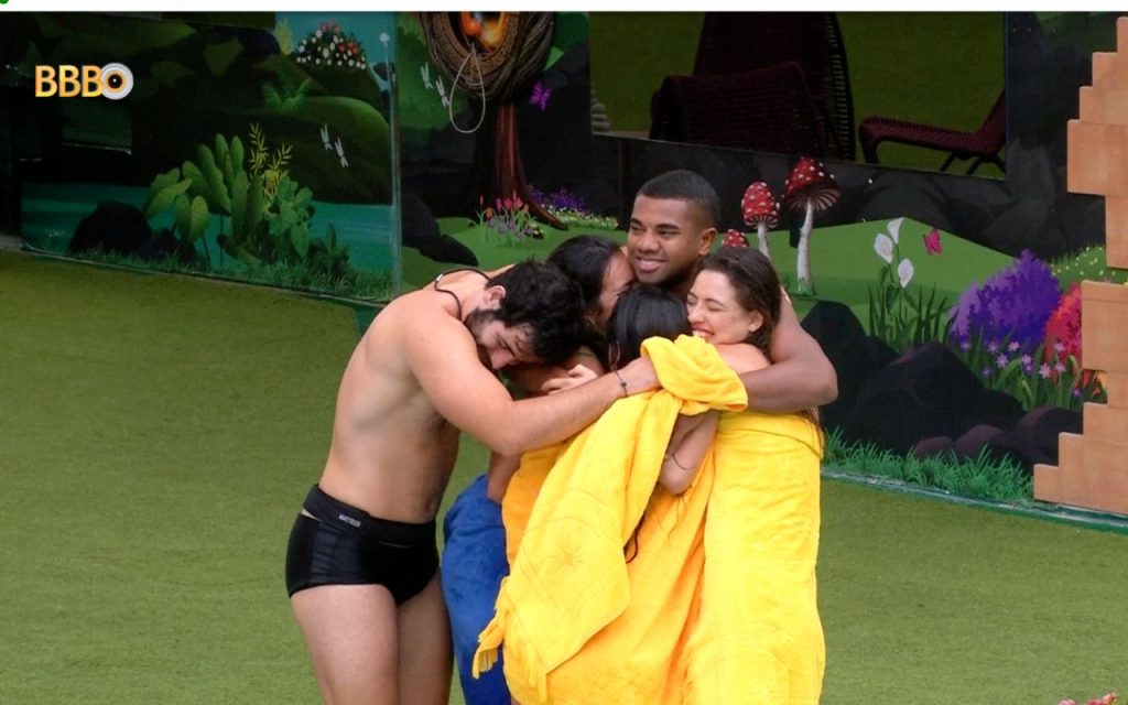 Veja como foi o momento em que Gavi, Matteus, Alane, Bia e Isabelle pularam pelados na piscina da casa do BBB 24.