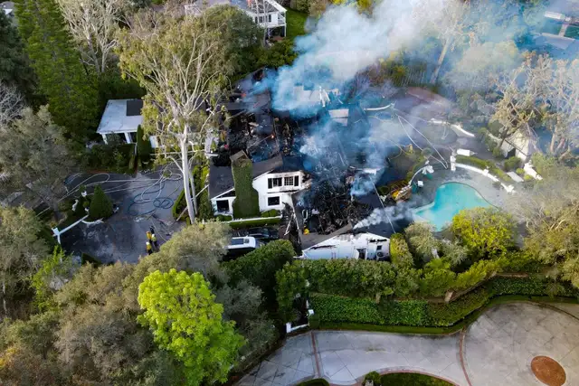 Incêndio destrói residência de Cara Delevingne em Los Angeles