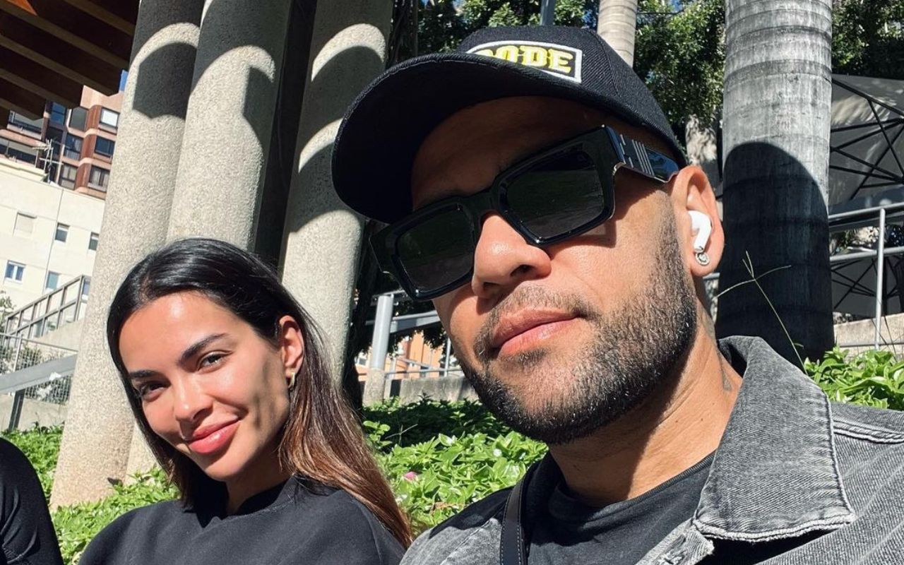 Daniel Alves: flores e hamburguer para a mulher no primeiro dia fora da prisão - Foto: Instagram