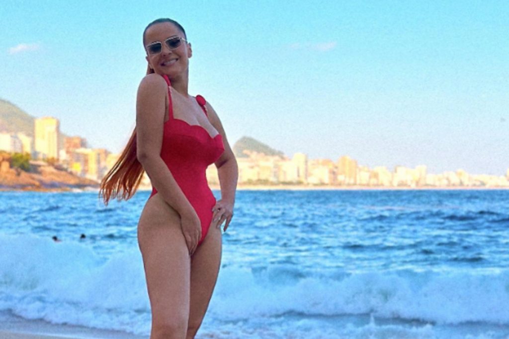 maiara na praia