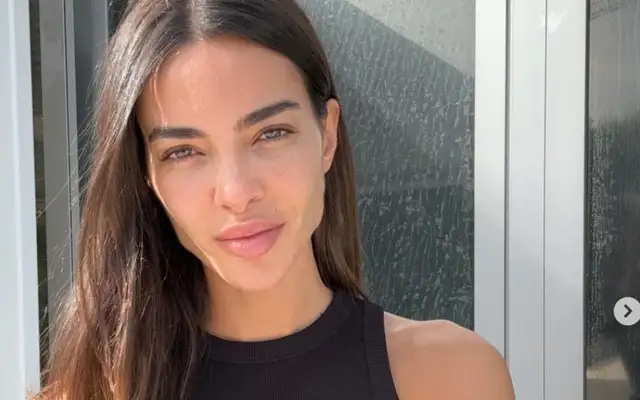 Mulher de Daniel Alves é criticada por ironizar mulher que acusa o jogador