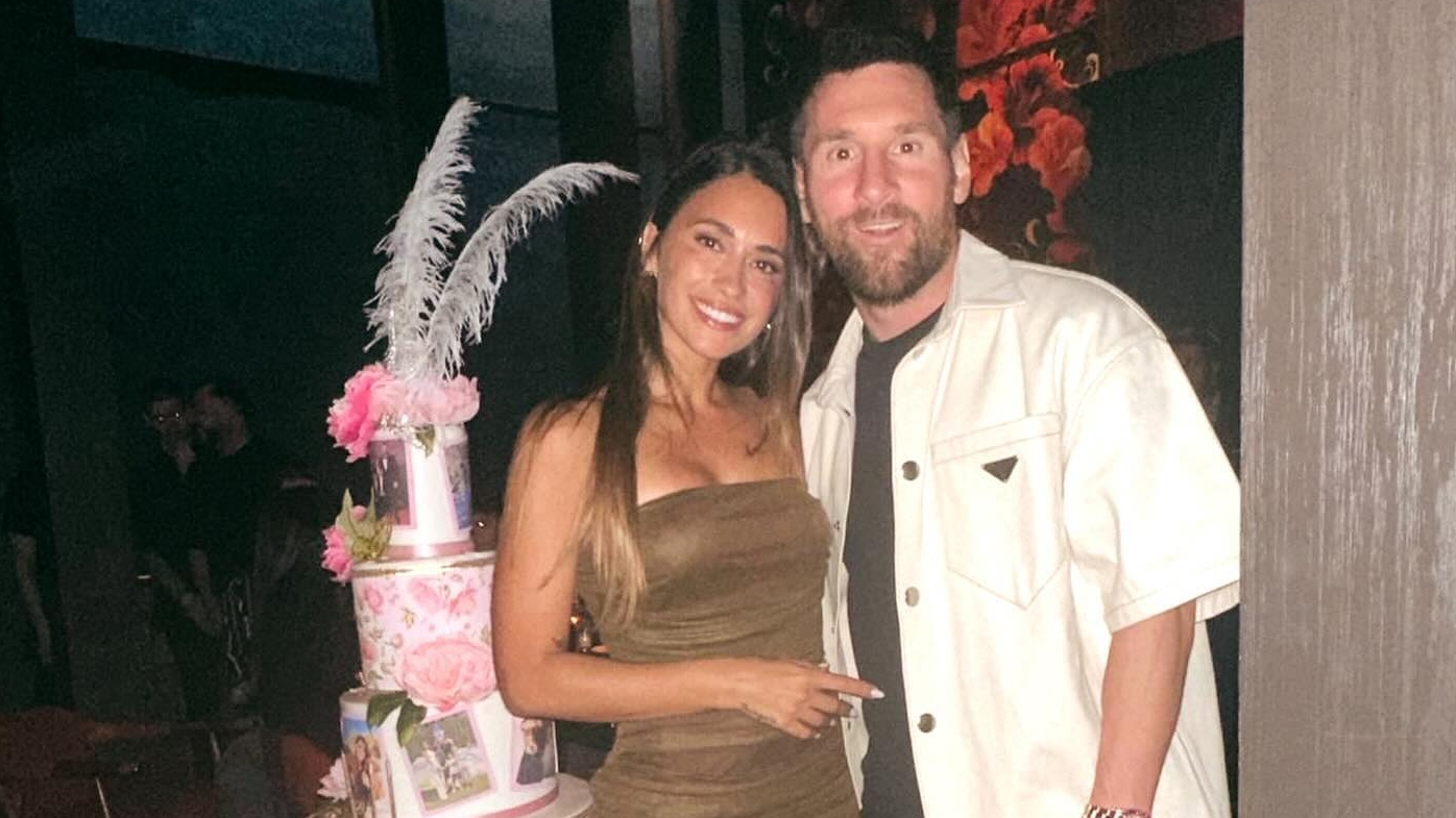 Antonela Roccuzzo, esposa de Messi, comemora seu aniversario com duas festas em Miami Lorena Bueri