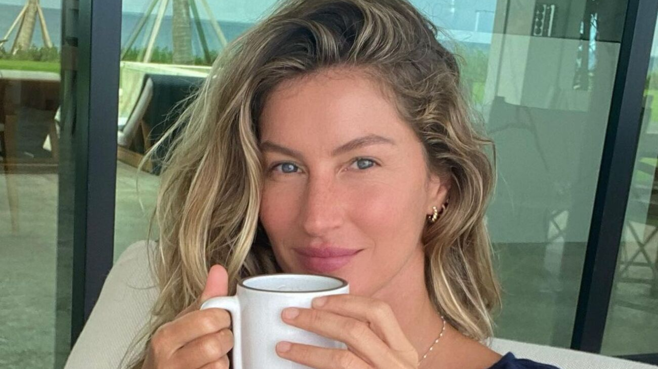 Gisele Bündchen fala sobre mudança na alimentação após problemas de saúde: 'só comia porcaria' Lorena Bueri