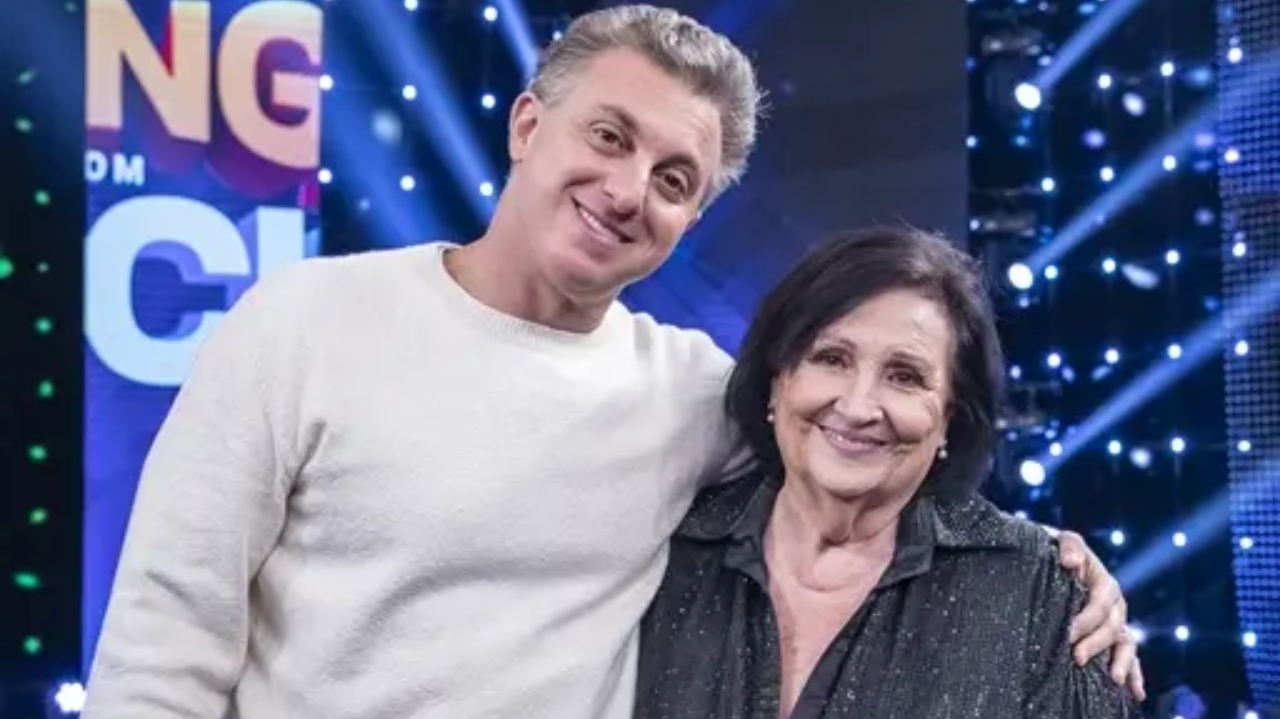 Luciano Huck defende Dona Déa após polêmica no Domingão Lorena Bueri