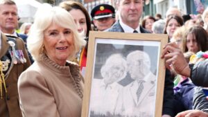 Rainha Camilla recebe presente e palavras de apoio para Kate após revelação do diagnóstico de câncer