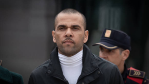 Daniel Alves deixa prisão e realiza limpeza em redes sociais