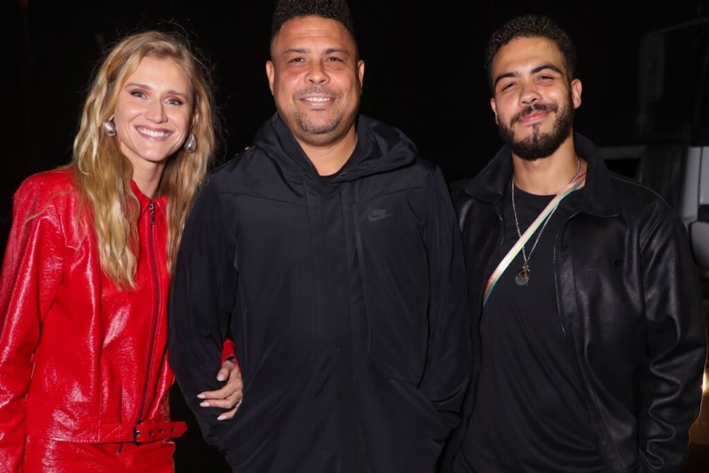Ronaldo Fenômeno e Celina Locks e o filho Ronald