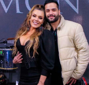 Ex-noivo de Simony, Felipe Rodriguez revela ainda amar a cantora, diz colunista