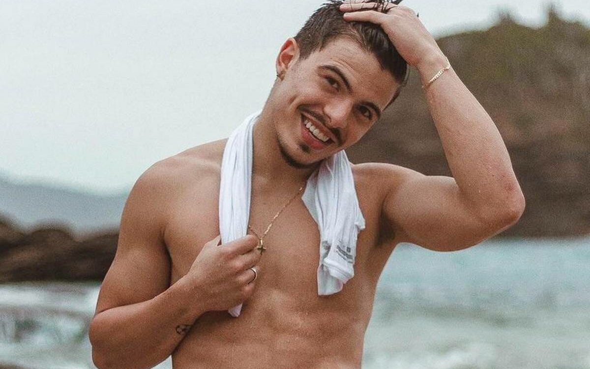 E a igreja? Thomaz Costa volta a produzir conteúdo em plataforma para adultos; veja