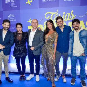 Elenco do filme Férias Trocadas recebe famosos em pré-estreia em São Paulo