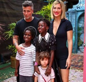 Em meio à polêmica com Fernanda Paes Leme, Bruno Gagliasso posta foto com a família e declara: Nada é mais importante do que vocês