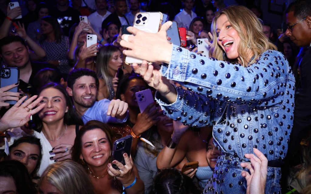 gisele-bundchen-danca-funk-em-festa-de-moda-1024x640-1 Gisele Bündchen se diverte em evento de Moda no Copacabana Palace – Foto: BrazilNews