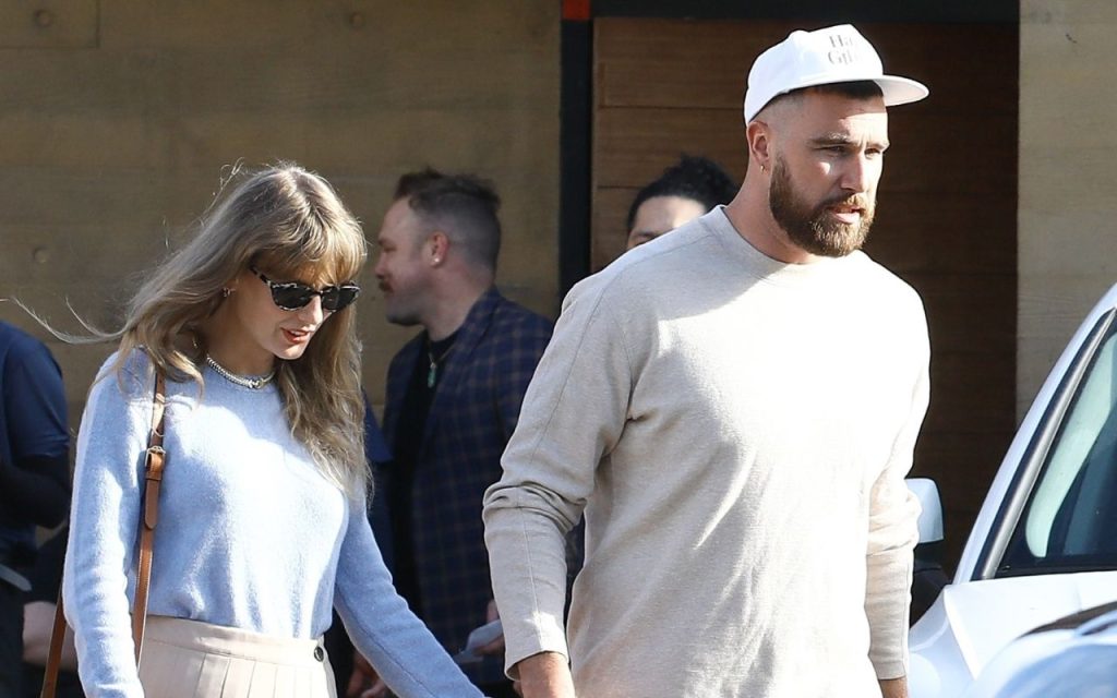 travis-kelce-taylor-swift-1024x640-1 Travis Kelce e Taylor Swift - Foto: Grosby