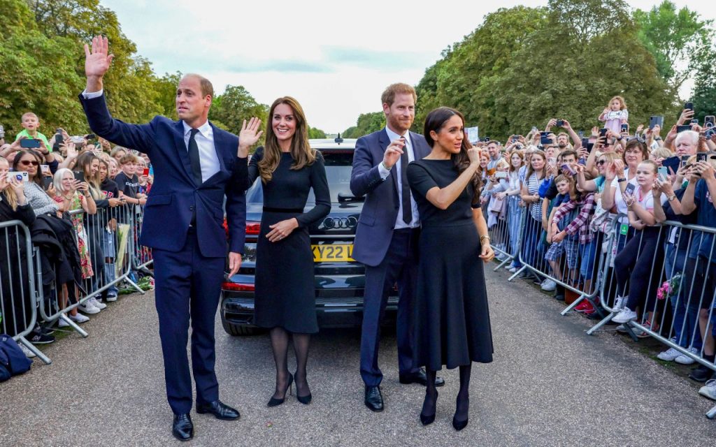 wiliam-katemeghan-harry-1024x640-1 Príncipe Willian, Kate, Príncipe Harry e Meghan, acenando para o público