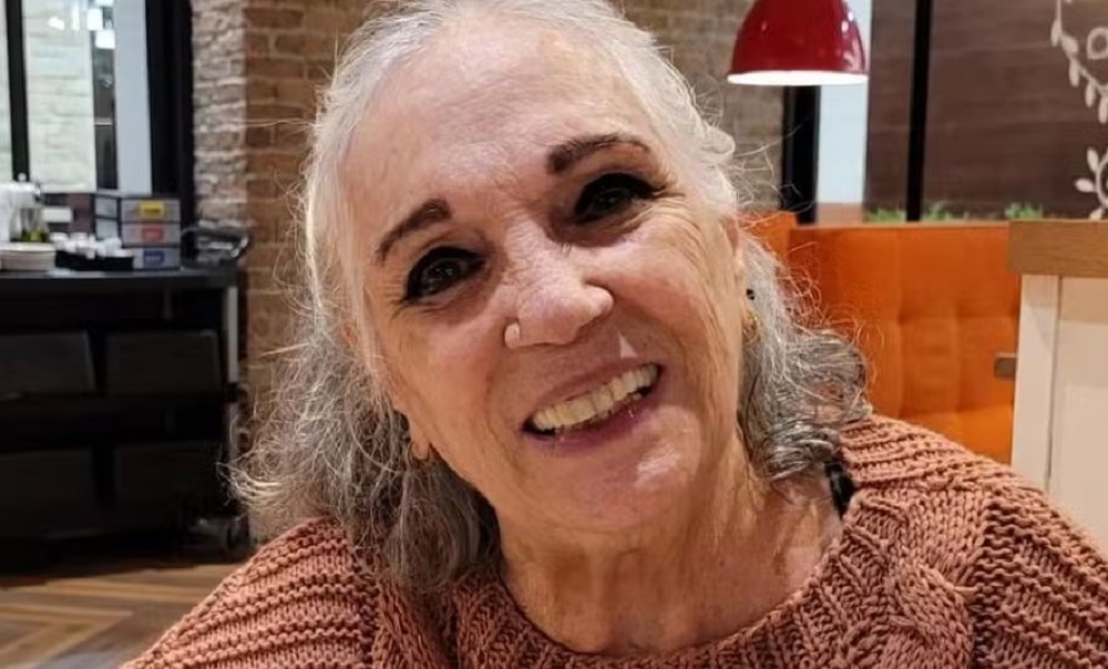 Morre aos 79 anos a dubladora Carmen Sheila, voz da Felícia e Cher, entre outros personagens