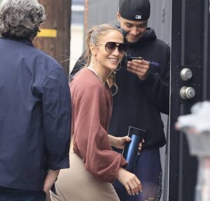Divórcio? Jennifer Lopez é vista sozinha novamente após boatos de separação do Ben Affleck