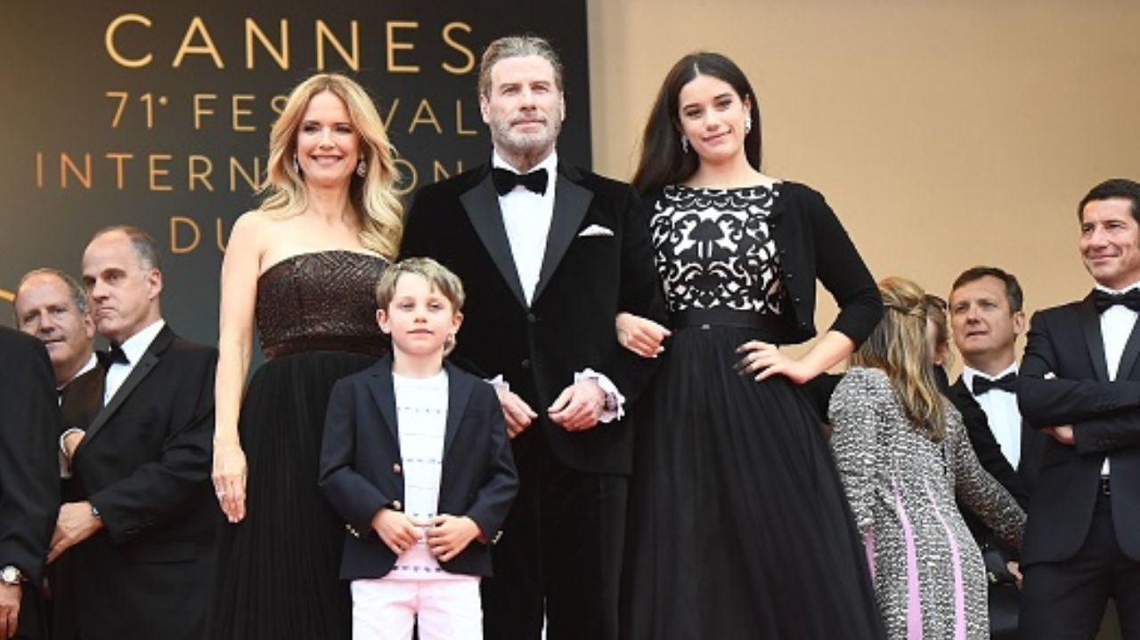 John Travolta se afasta de religião após a morte de sua esposa Lorena Bueri