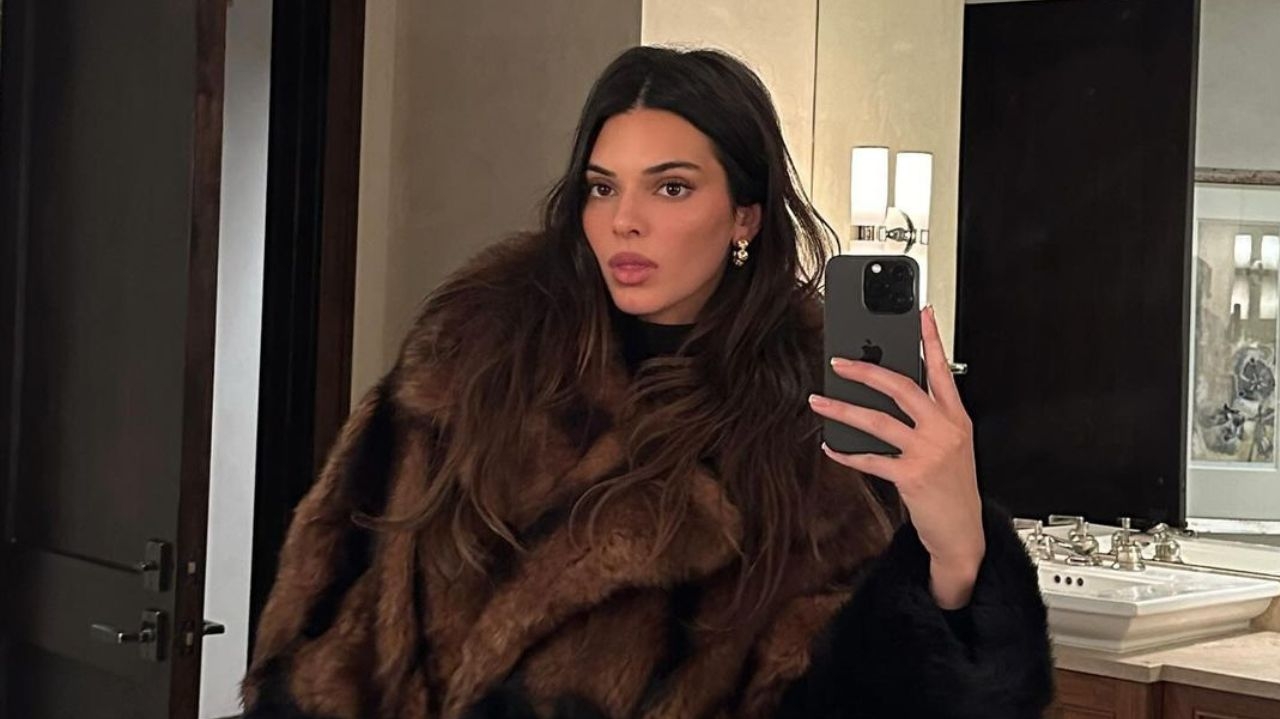 Kendall Jenner intriga fãs com presença misteriosa em campanha sensual de beachwear Lorena Bueri