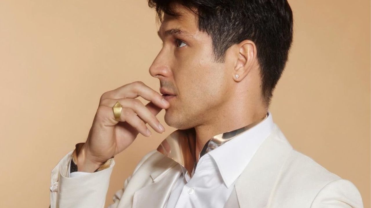 Através da moda, Romulo Estrela busca quebrar estereótipos de masculinidade Lorena Bueri
