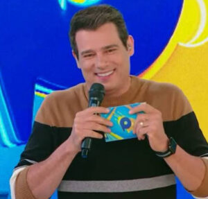 Celso Portiolli faz sátira de vídeo de Eliana anunciando ida para a Globo; assista