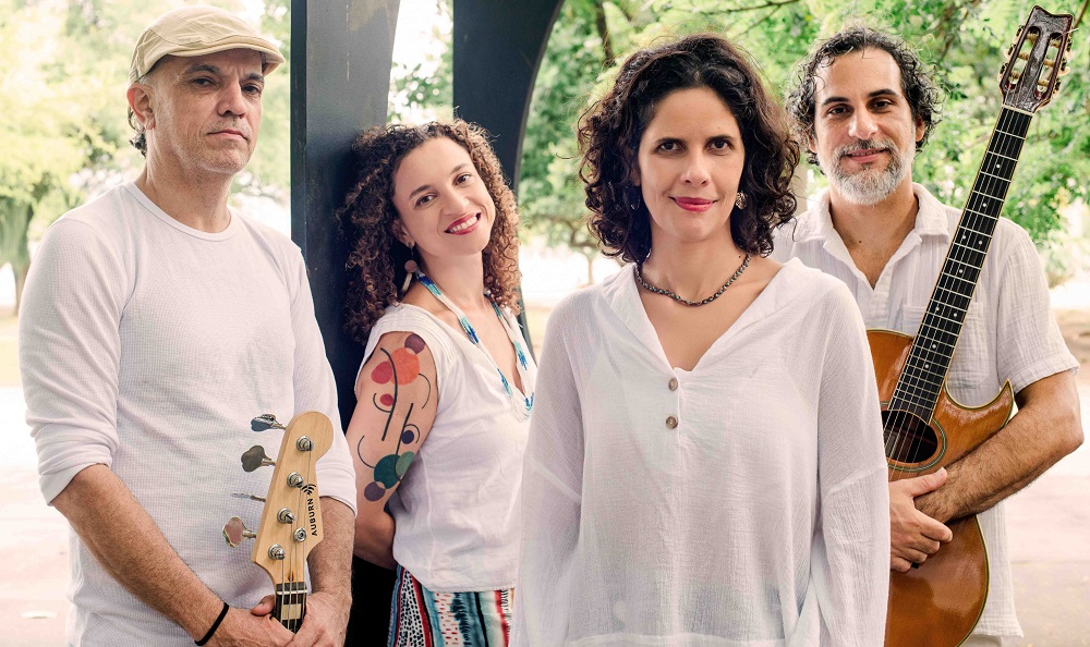 Banda Laço de Fita lança primeiro single