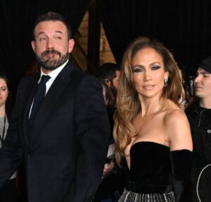 Jennifer Lopez quer nova chance em casamento, mas Ben Affleck deseja separação tranquila. Confira tudo o que se sabe sobre os boatos da crise