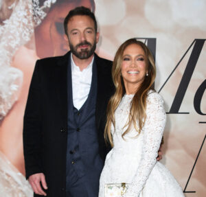 Ben Affleck pede que Jennifer Lopez repense carreira e bate de frente com staff da cantora por projetos medíocres, diz jornal