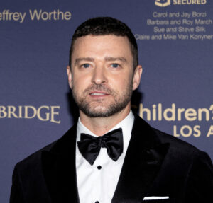 Funcionário de hotel confirma que Justin Timberlake tomou apenas um drink antes de ser preso, diz revista