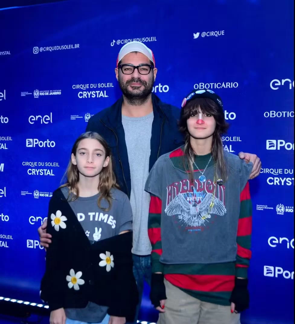 Thiago Lacerda e família (Foto: reprodução/site/AgNews) Lorena Bueri