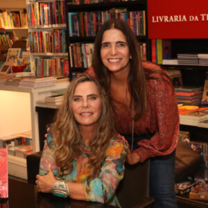 Bruna Lombardi recebe Malu Mader e outros famosos no laçamento de seu livro no Rio de Janeiro