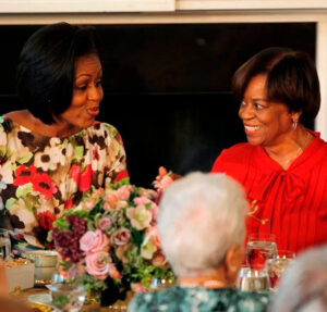Morre mãe de Michelle Obama aos 86 anos de idade. Veja os famosos que nos deixaram em 2024