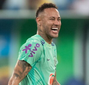 Neymar Jr. visita Seleção Brasileira antes de estreia na Copa América, assista