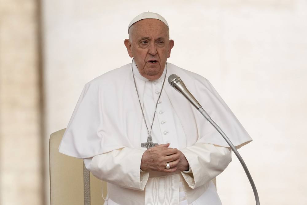 Papa Francisco repete insulto contra homossexuais em reunião a portas fechadas.