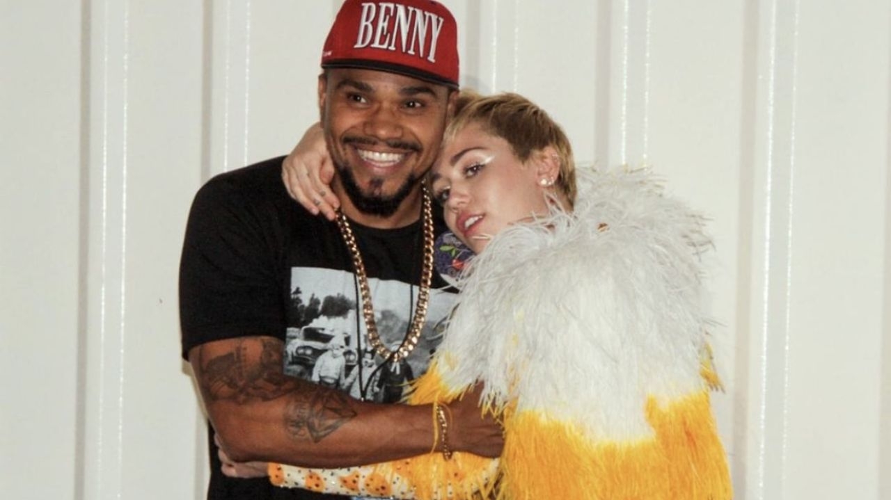 Naldo publica foto com Miley Cyrus e afirma que trouxe a cantora para o Brasil Lorena Bueri