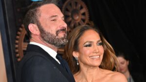 Ben Affleck retira pertences de casa em meio à crise de casamento com Jennifer Lopez