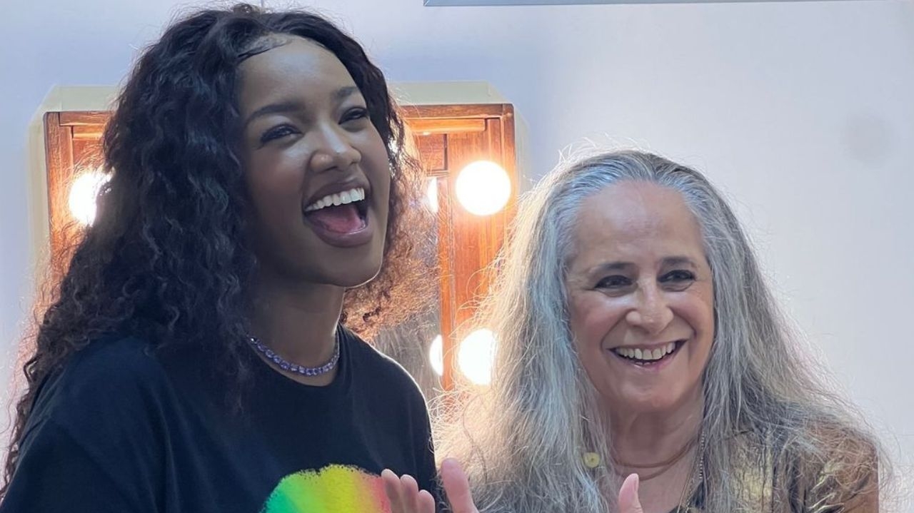 Caetano Veloso e Maria Bethânia fazem homenagem para Iza em show no Rio Lorena Bueri