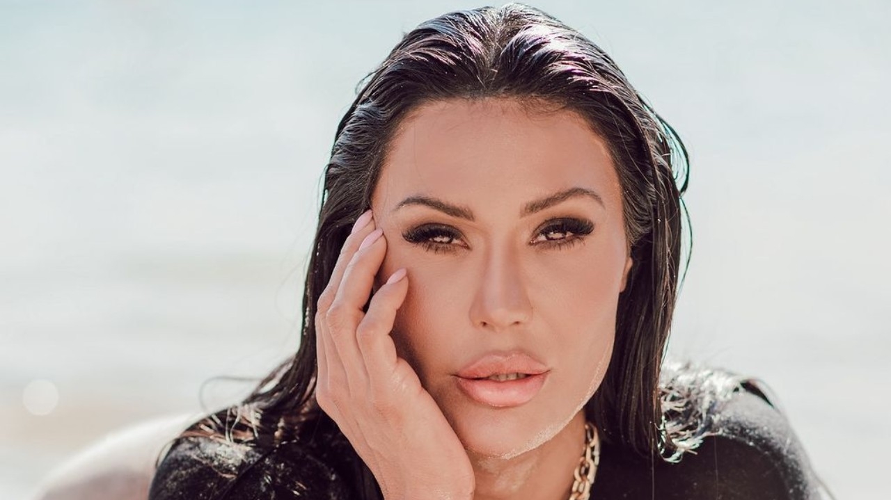 Gracyanne Barbosa deixa a mansão onde morava com Belo Lorena Bueri