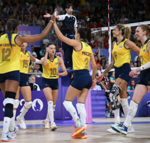 É bronze! Seleção feminina de vôlei ganha da Turquia e garante medalha