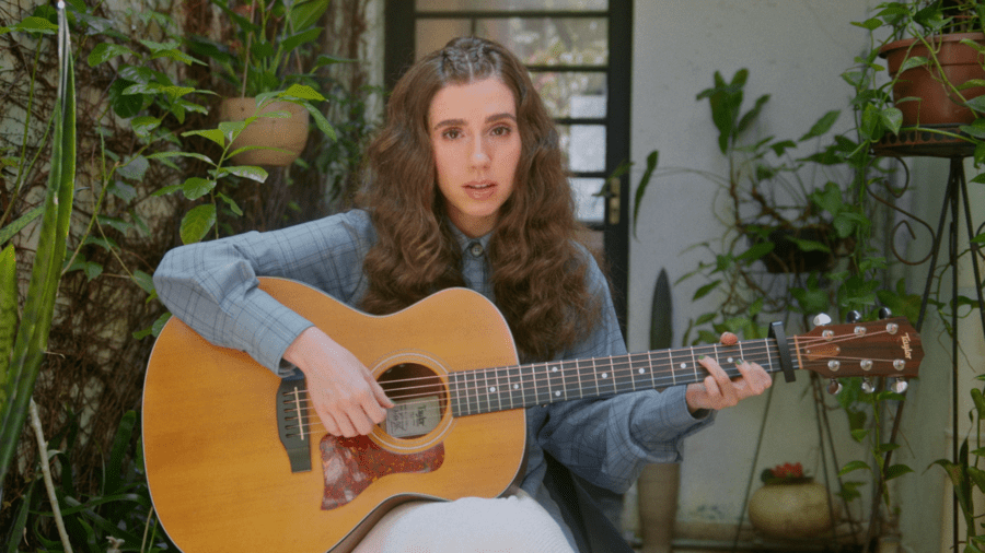Nina Fernandes realiza festa de lançamento de seu primeiro álbum em São Paulo