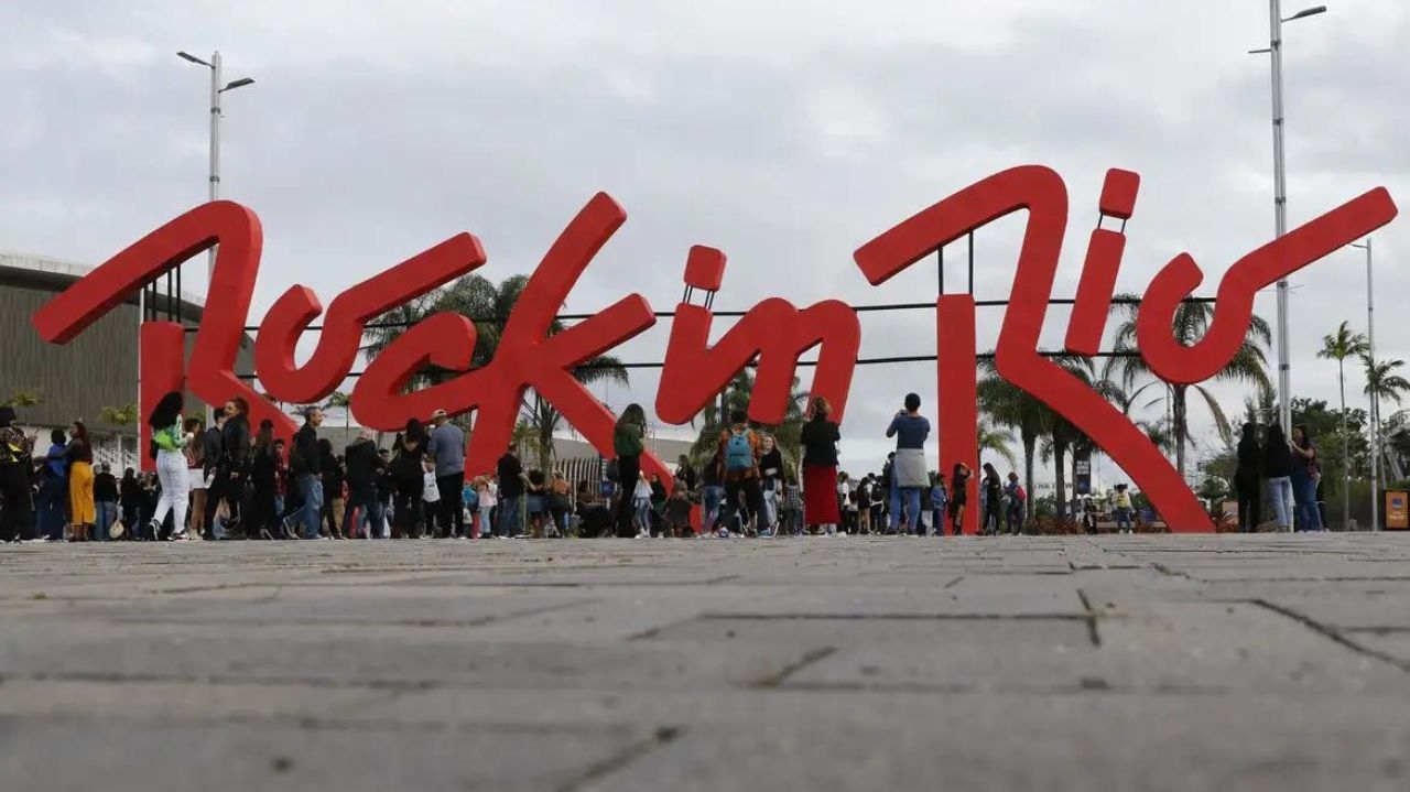 Rock in Rio 2024: segundo dia é marcado por nostalgia, romance de famosos e votos renovados Lorena Bueri