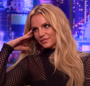 Britney Spears desabafa sobre toxicidade de relacionamento passado: Dormia do lado de fora