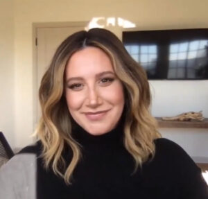 Ashley Tisdale comemora um mês da filha: Tentando segurar cada momento