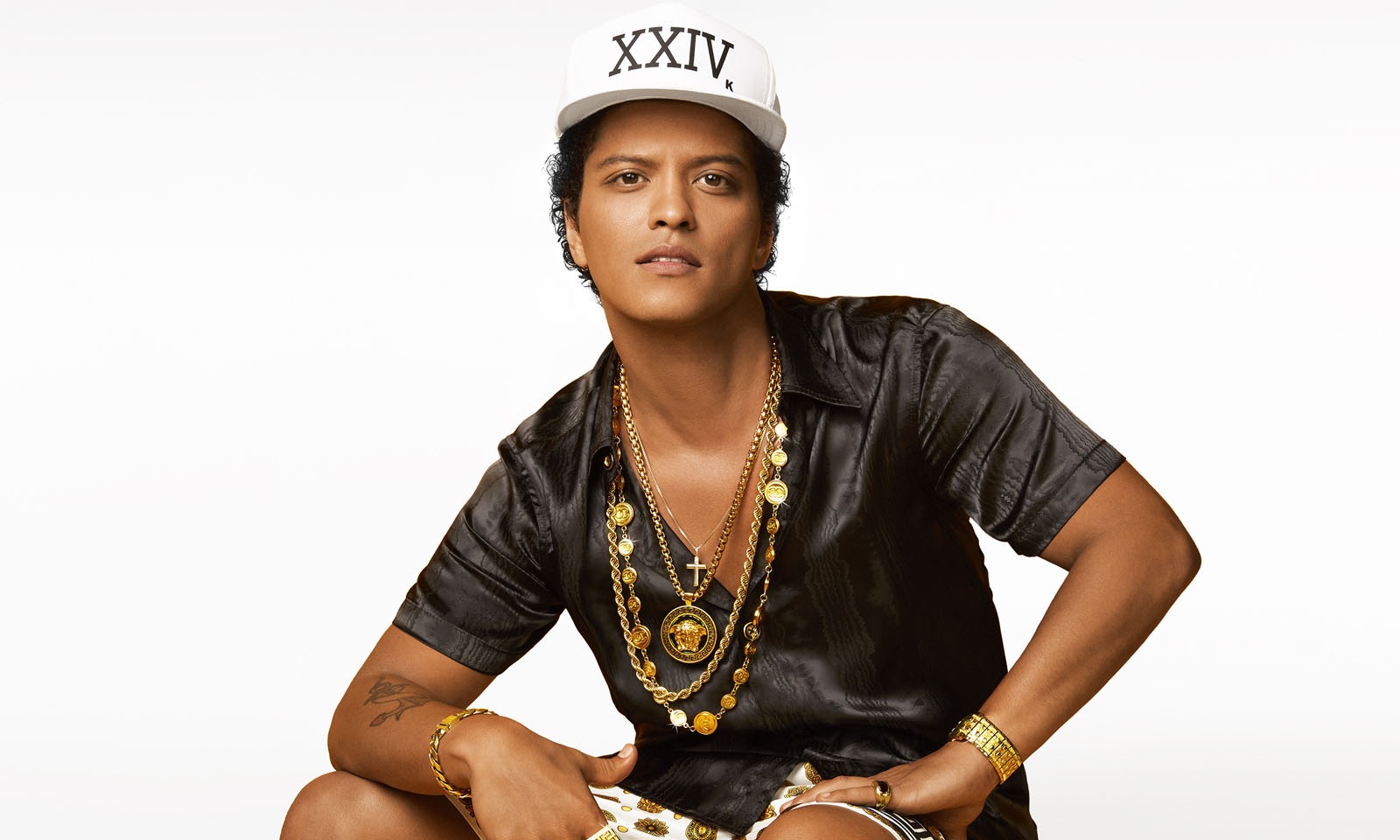 Bruno Mars desembarca no Brasil para série de shows