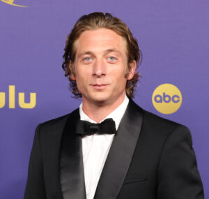 Jeremy Allen White ganha prêmio de Melhor Ator de Comédia no Emmy