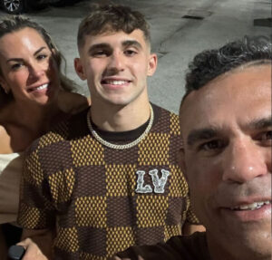 Joana Prado posta reencontro com filho Davi Belfort e se emociona: Já estou com saudades